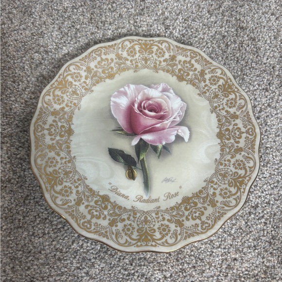 Princess Diana Radiant Rose Collector Plate with music box England - Picture 1 of 6